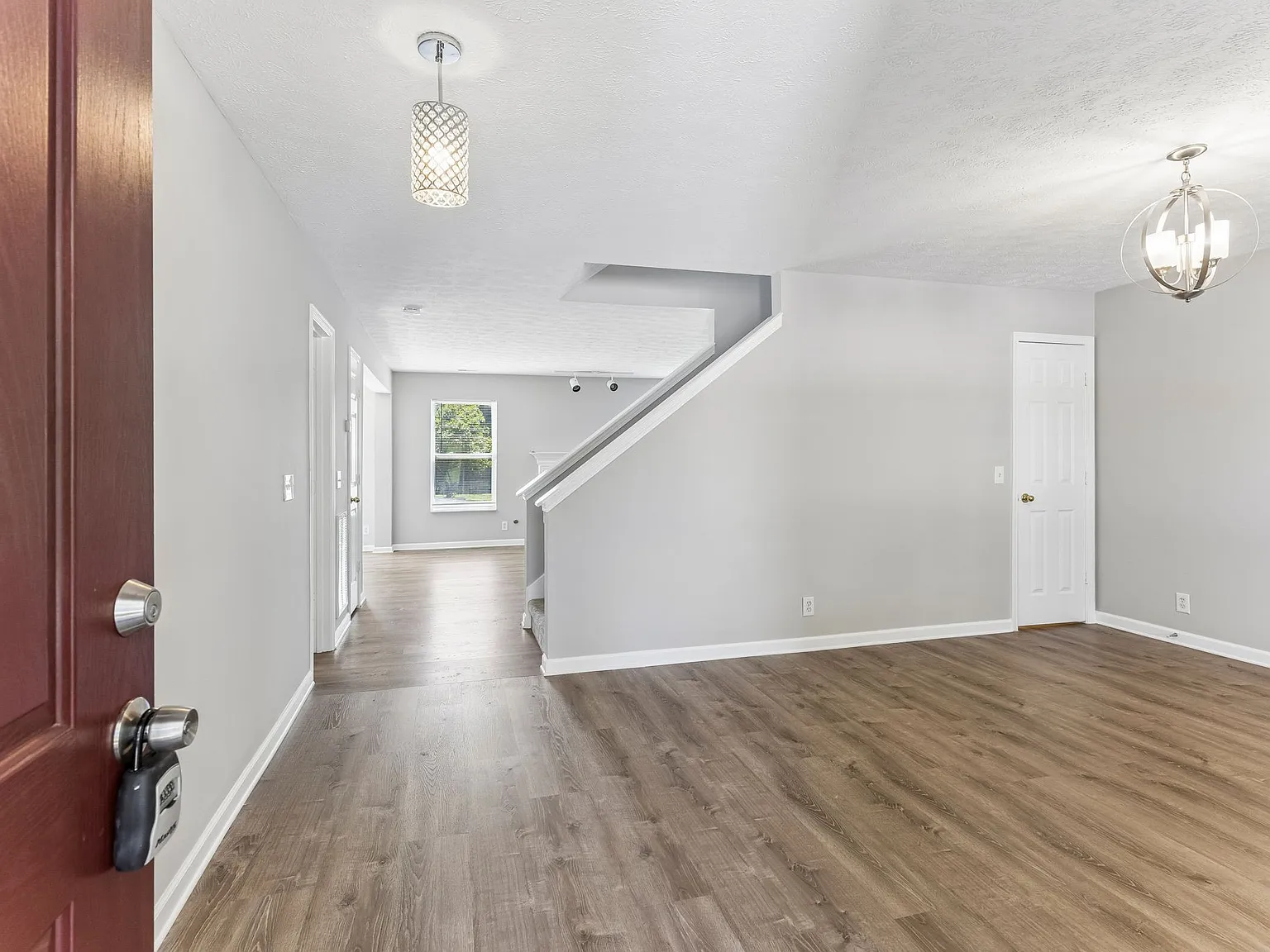 3 bed, 2061 sqft, $2,499 — Photo 2