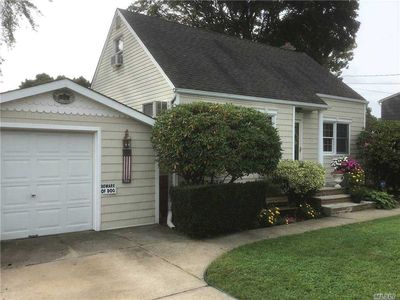 28 Fuller Ave, West Babylon, NY, 11704