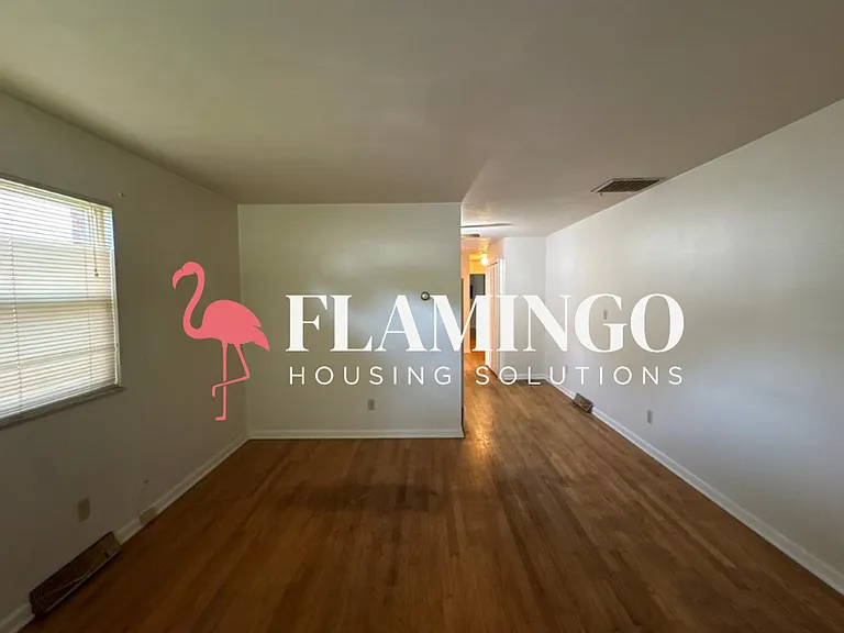4315 Sheller Ave — Photo 2