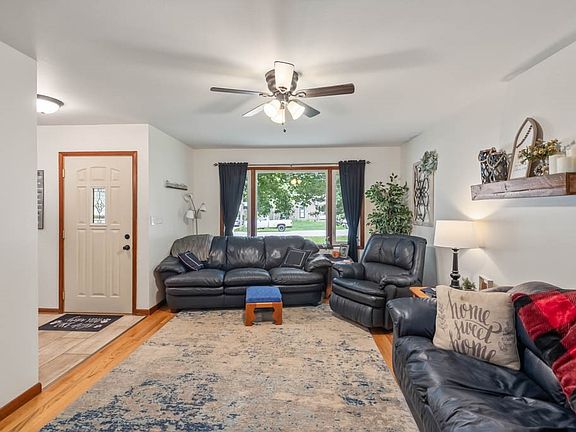 4th image of 410 4th St NW
