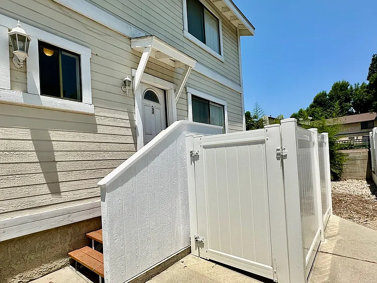 417 Genoa St — Photo 13