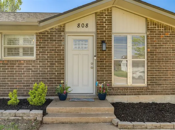 808 Sunset Dr, Edmond, OK 73003