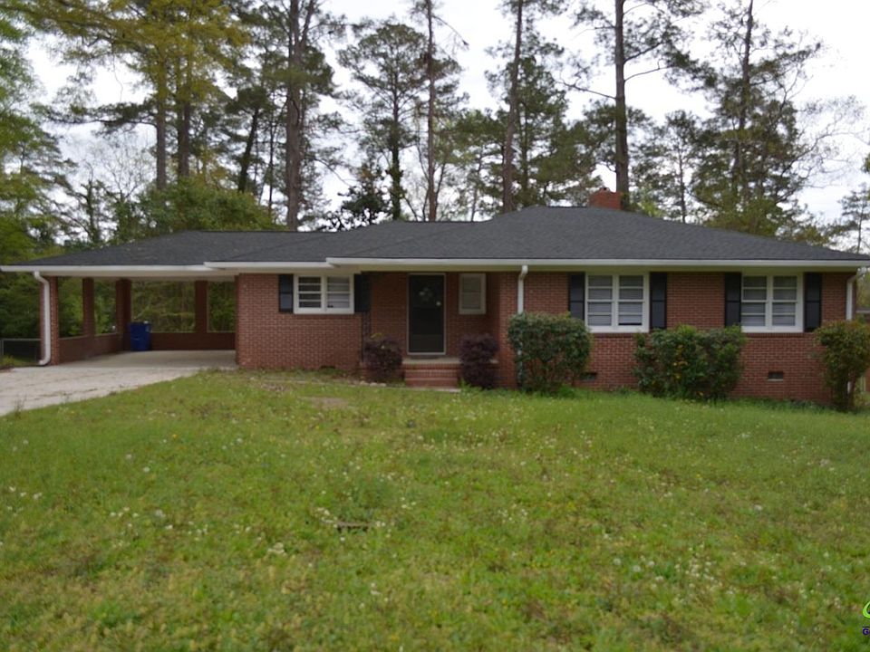 1st image of 829 Edward Pl