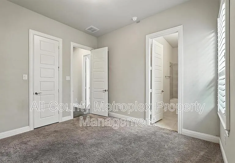 9002 Habersham Dr — Photo 11
