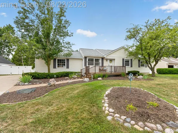 551 Gamma Rd, Walled Lake, MI 48390