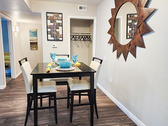2-bedroom, 2-bath dining room