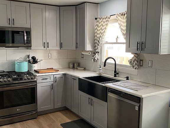 5th image of 2121 Prospect Ave NE