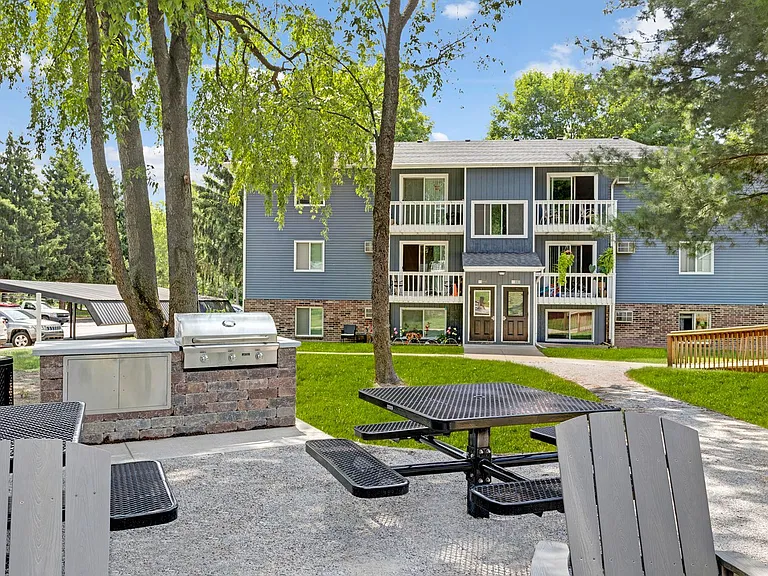Outdoor Grill and Picnic Area