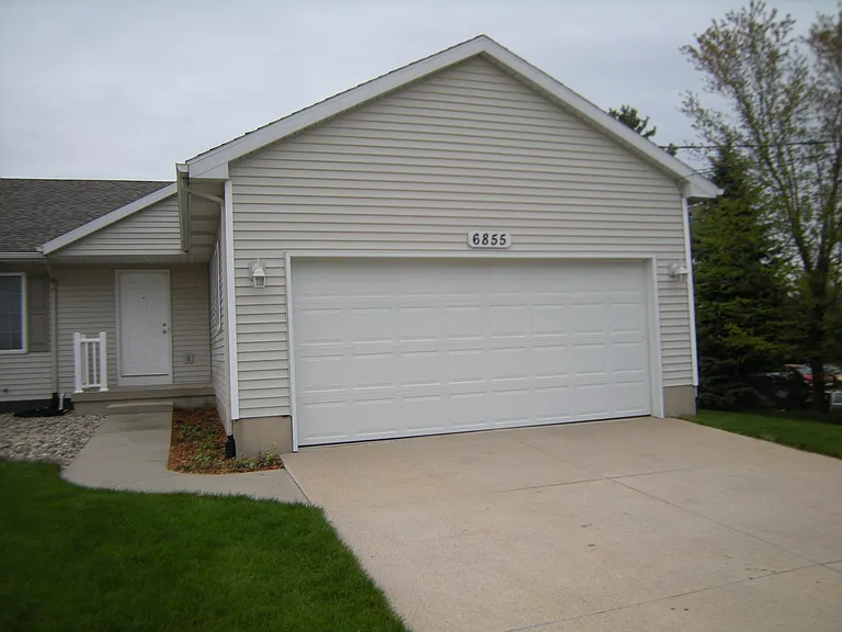 6855 Hanna Lake Ave SE — Photo 1