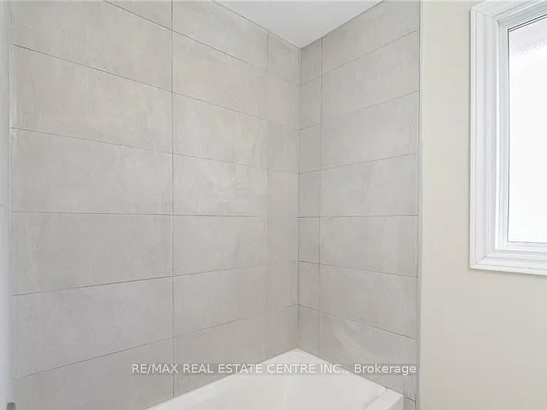 364 E 14th St #UPPER FLOOR ONLY — Photo 24