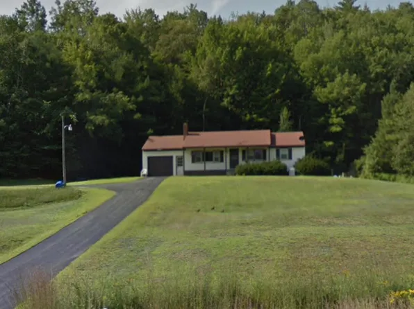 323 Auburn Road, Peru, ME 04290
