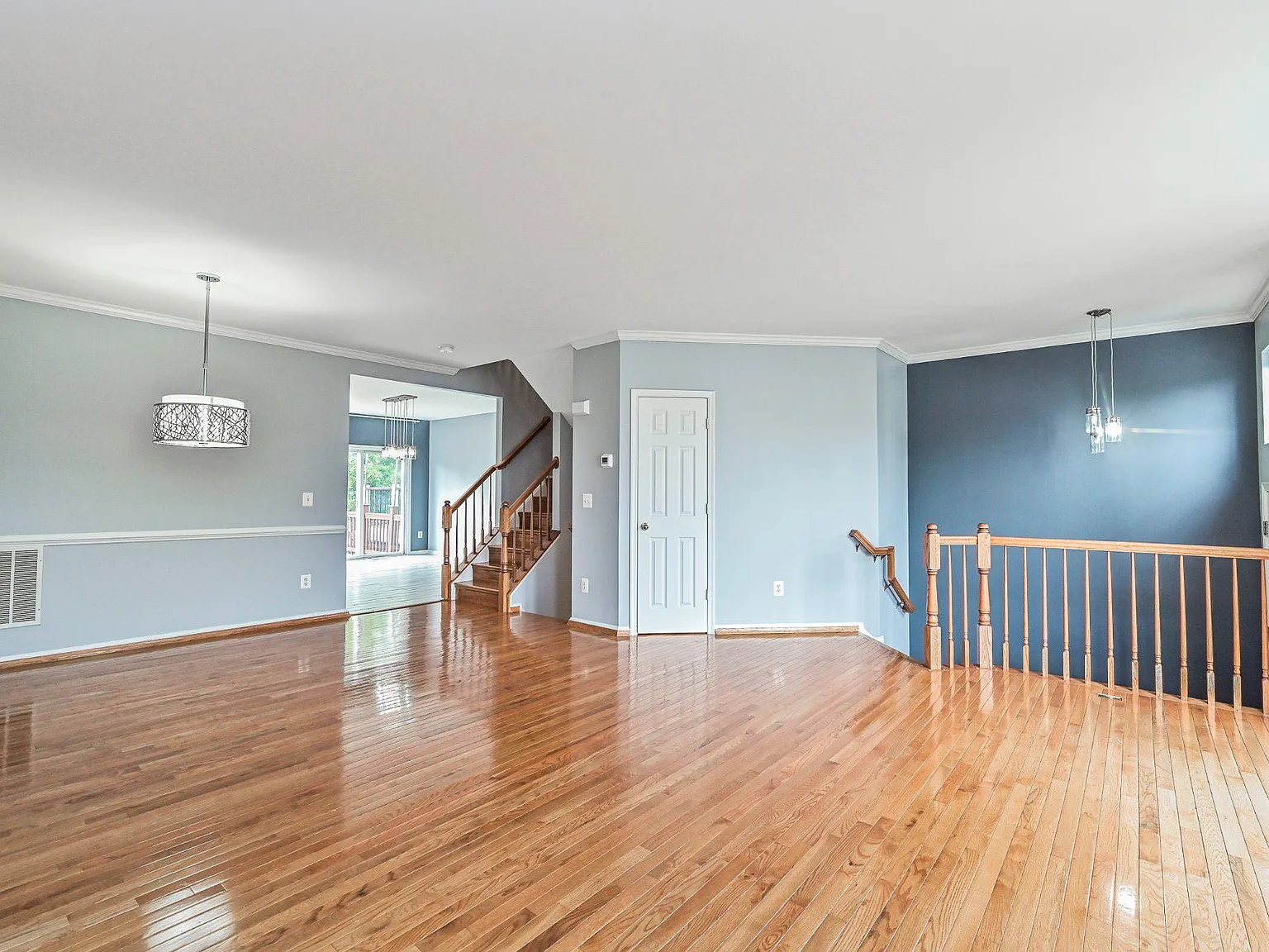 4 bed, 3.5 bath, 2300 sqft, $3,500 — Photo 4