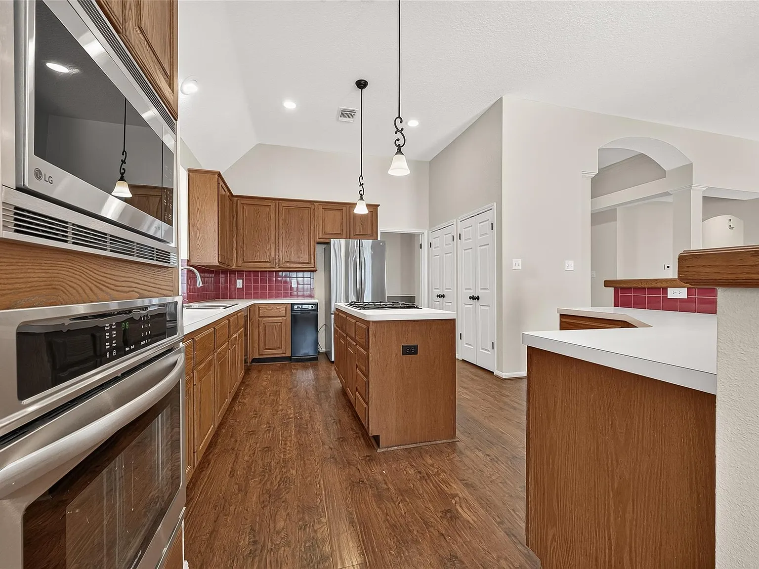 4 bed, 2.5 bath, 2710 sqft, $3,450 — Photo 2