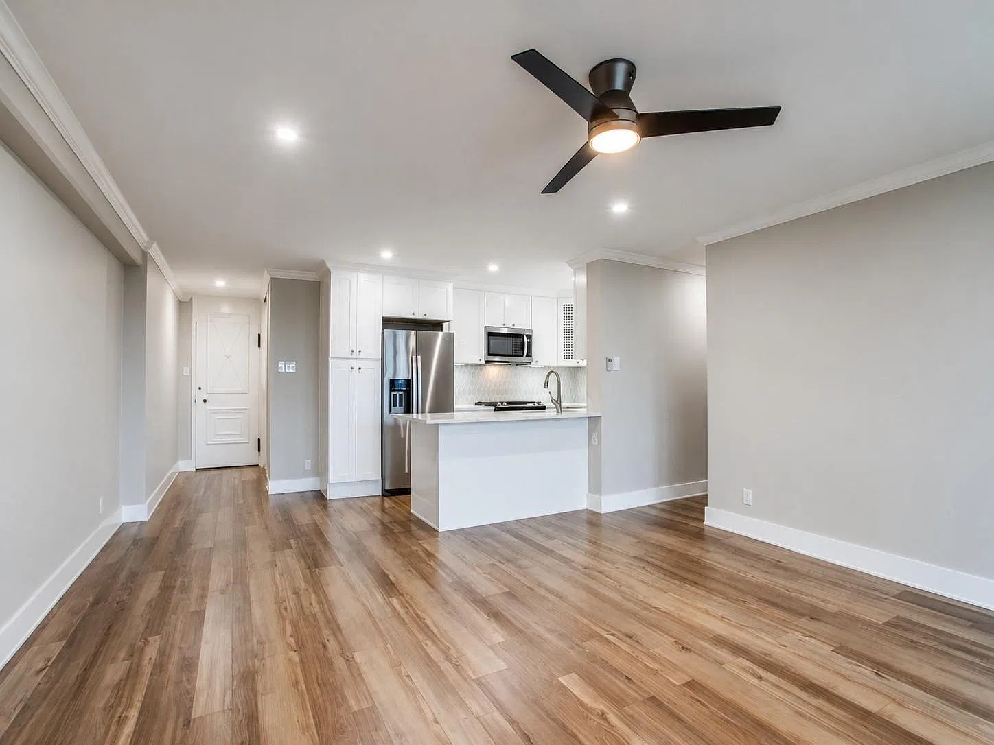 1 bed, 739 sqft, $1,900 — Photo 2