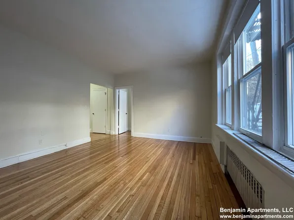 33-35 Lancaster Ter, Brookline, MA