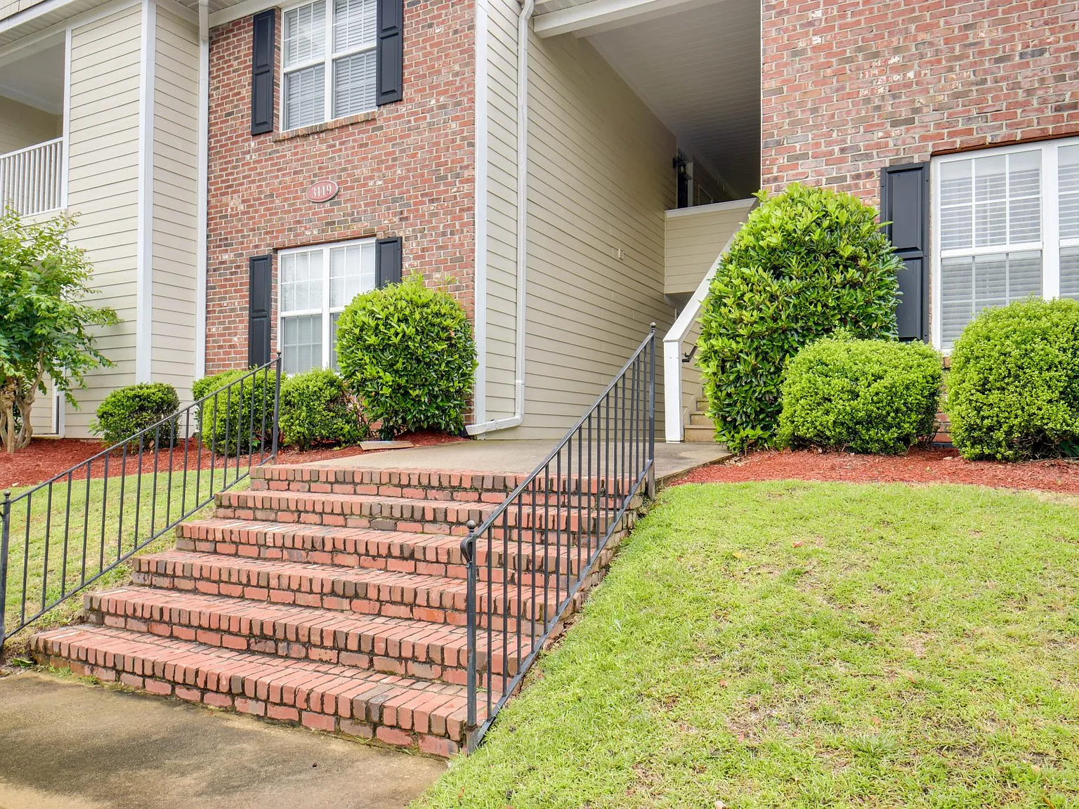 3 bed, 1418 sqft, $1,450 — Photo 2