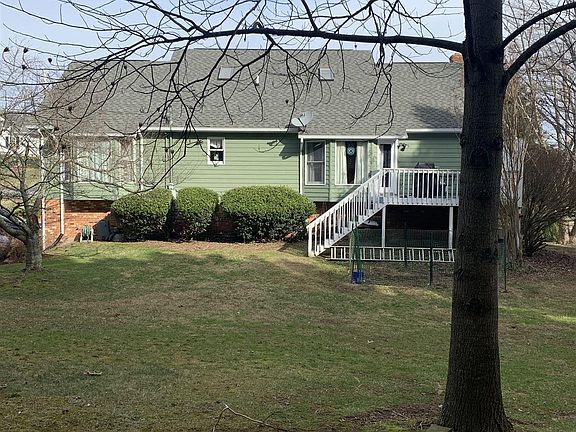 5th image of 900 Forest Ave