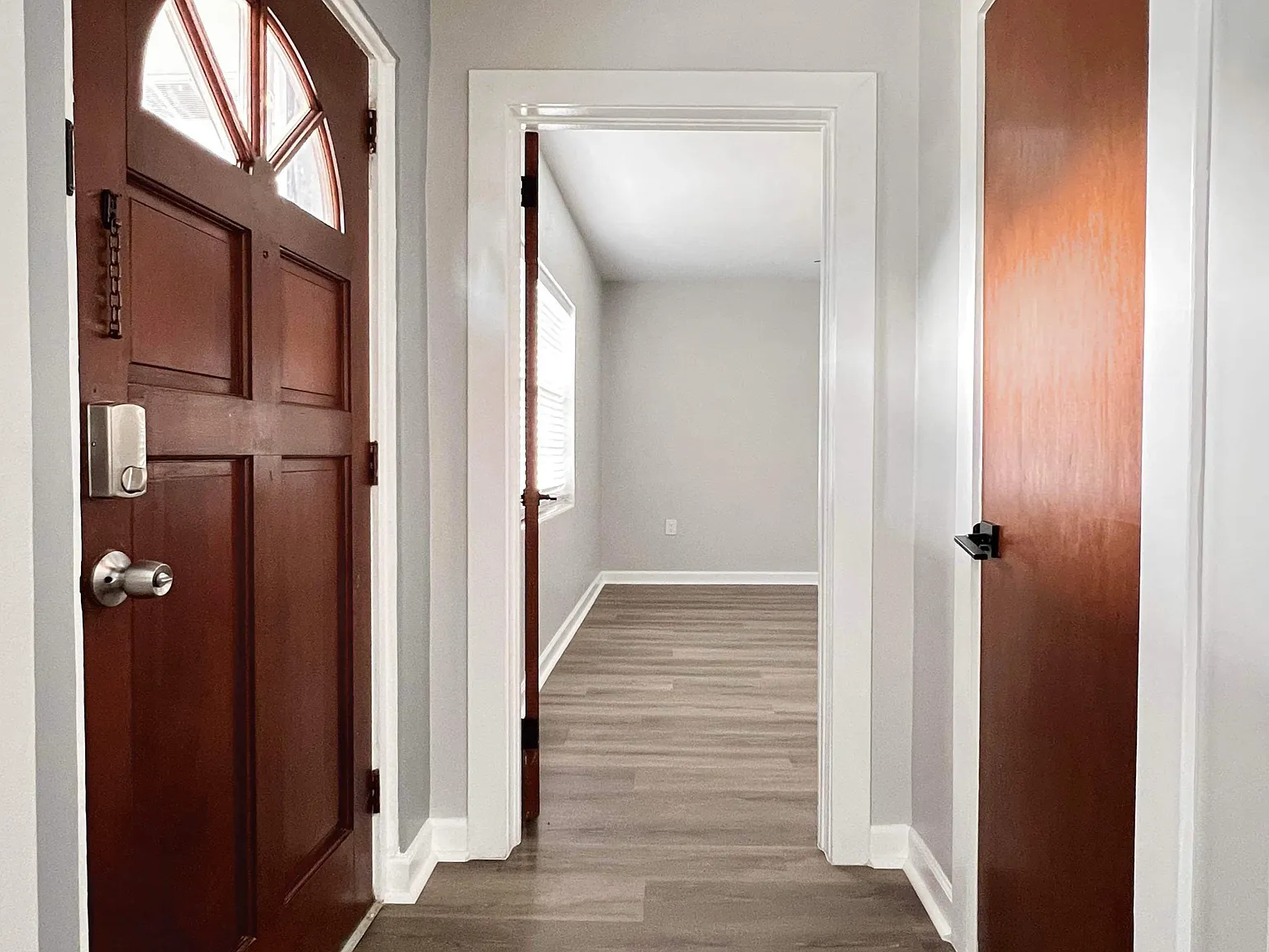 2 bed, 1023 sqft, $2,100 — Photo 2