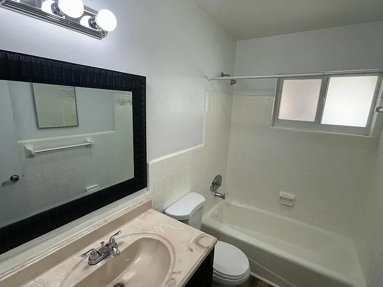 3720 NE 22nd Ave #0 — Photo 8