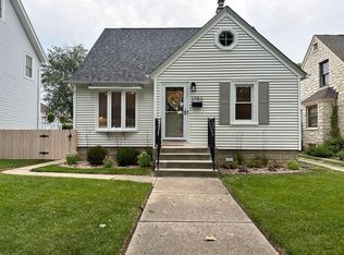 2753 S Linebarger Ter, Milwaukee, WI 53207