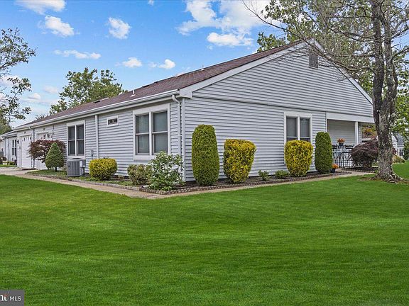 5th image of 917A Liverpool Cir Unit 917A