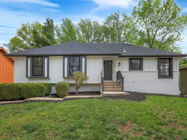 203 NE Crescent St, Lees Summit, MO 64086