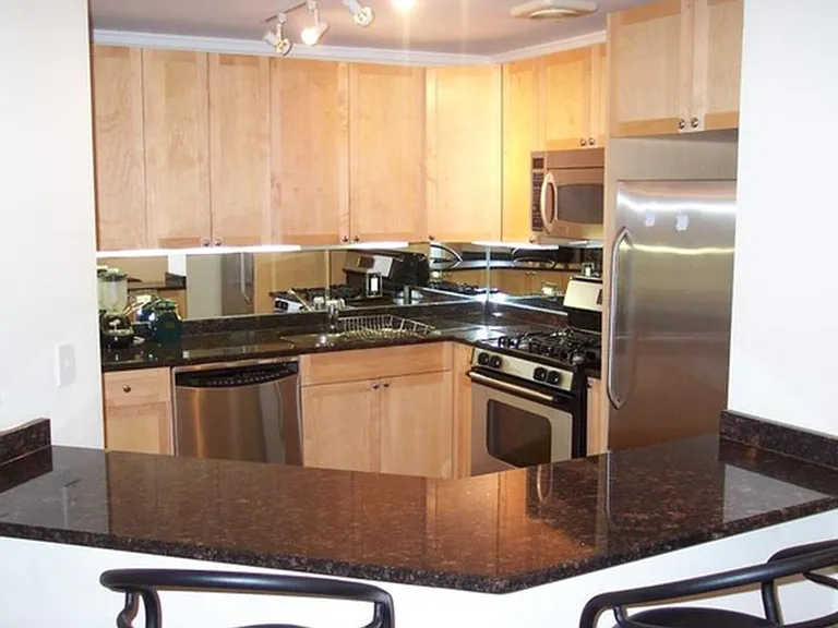 6102 N Sheridan Rd #204 — Photo 6