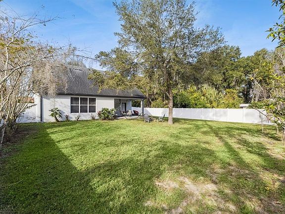 2nd image of 609 Rhodes Dr