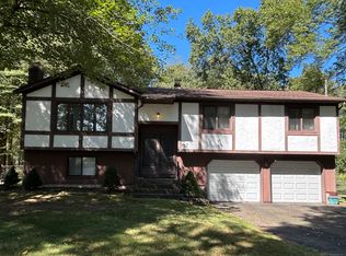 77 School House Rd, Wallingford, CT 06492