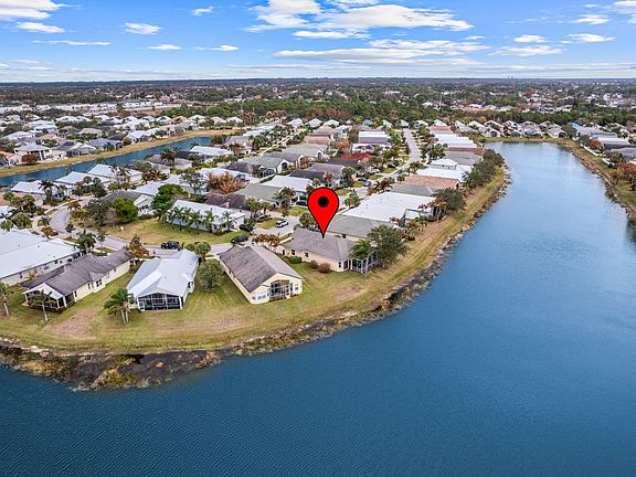 2nd image of 148 NW Swann Mill Circle