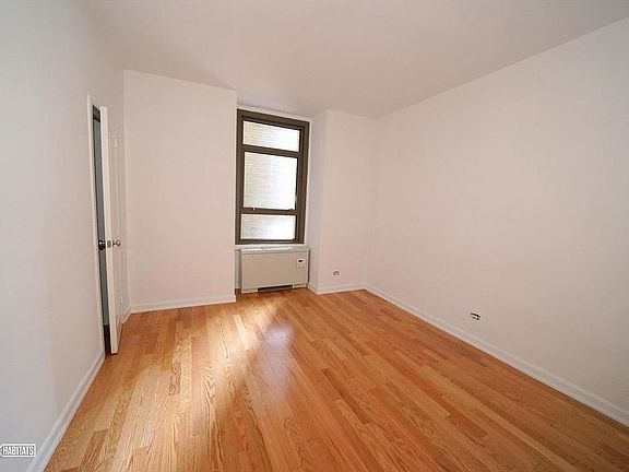 2nd image of 4 Park Ave APT 6G