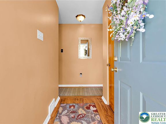 5th image of 1124 Beverly Ave
