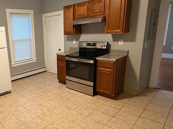 3rd image of 46 Lawrence St #3