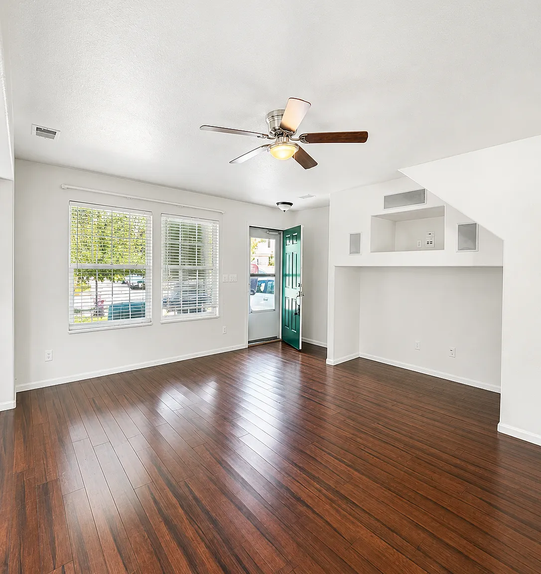 3 bed, 2.5 bath, 2070 sqft, $2,750 — Photo 3