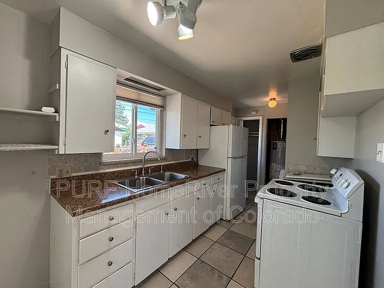 935 N Winona Ct — Photo 5