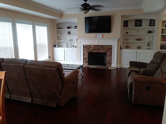 4th image of 1061 Marco Ln