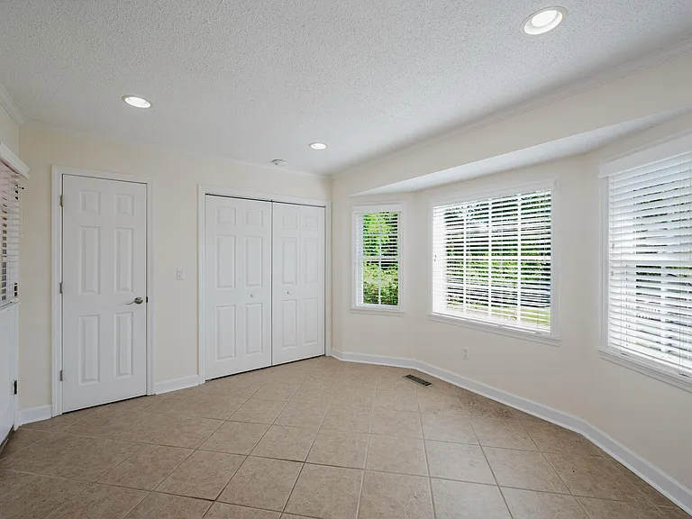 1828 Jacobs Ln — Photo 16