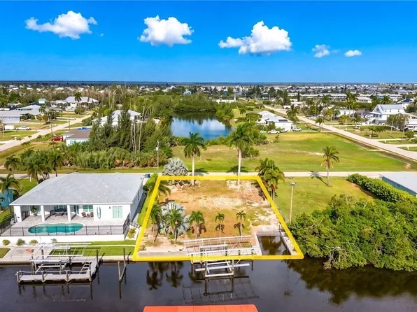 2744 Mangrove St, Saint James City, FL 33956