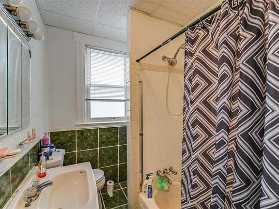 4th image of 107 Isabella Ave