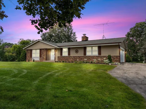 N20W24932 Sunny Ridge LANE, Pewaukee, WI 53072