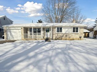 29546 Lori St, Livonia, MI 48154