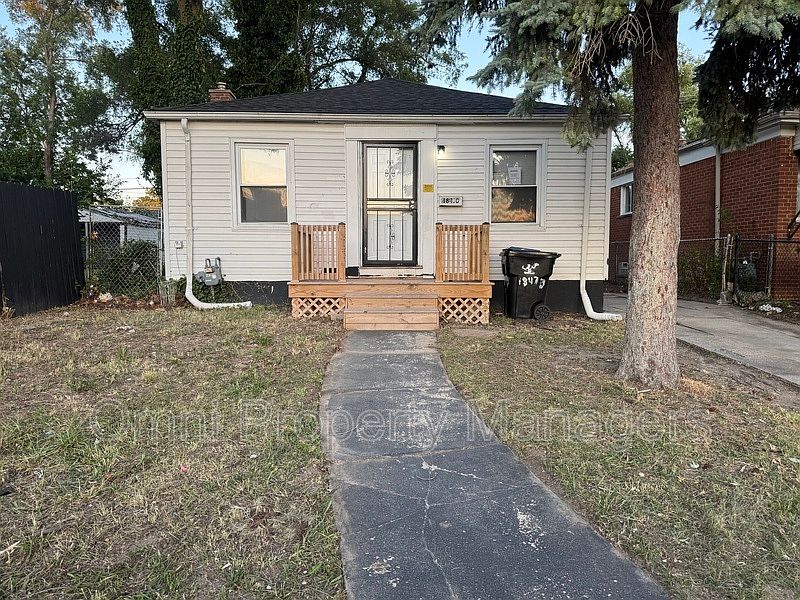 1st image of 18470 Fenelon St