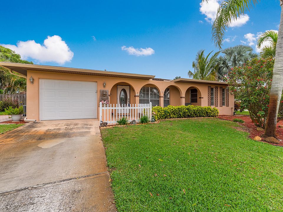 1st image of 105 SE Selva Ct