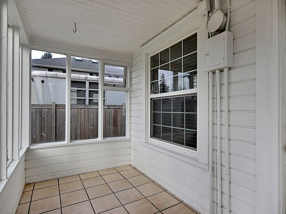 2nd image of 407 4th Ave NE