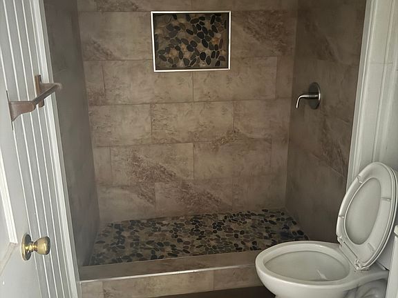 5th image of 1122 Wagner St