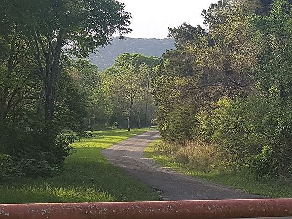driveway in from road