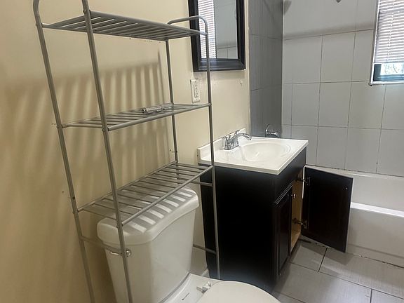 5th image of 115-117 Fairview Ave #8E