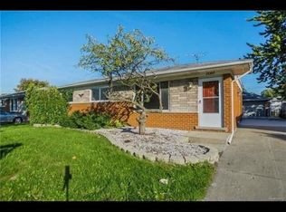 18303 Whitmore Dr, Clinton Township, MI