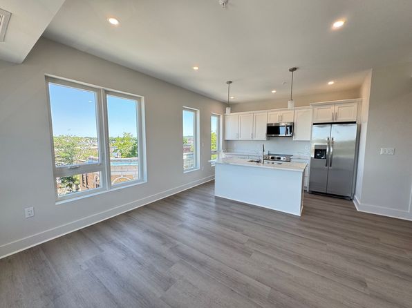 386 Atwells Ave #410