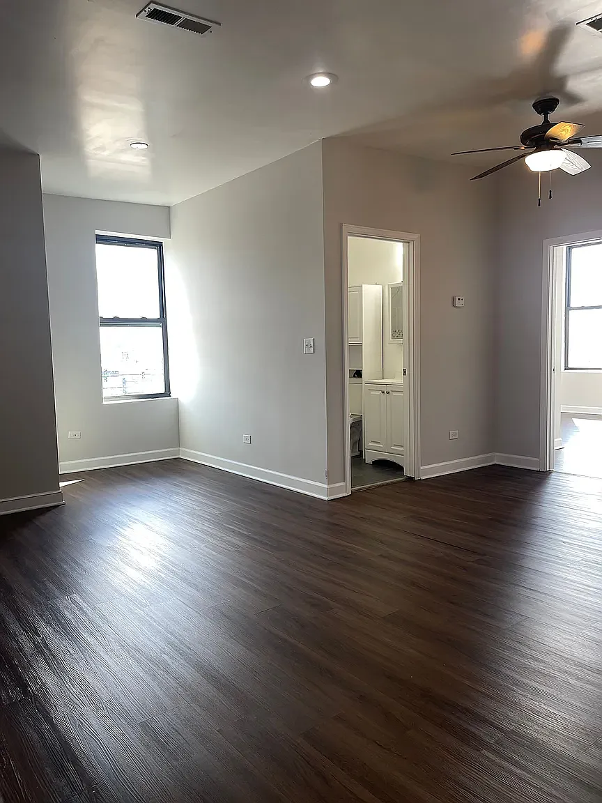 2 bed, 1000 sqft, $1,900 — Photo 3
